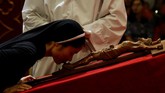 Ragam Cerita Paskah dari Penjuru Dunia Paskah dirayakan umat Kristiani sebagai kebangkitan Yesus pada hari ketiga setelah disalib. Semua gereja di dunia dapat merayakannya dengan gempita.