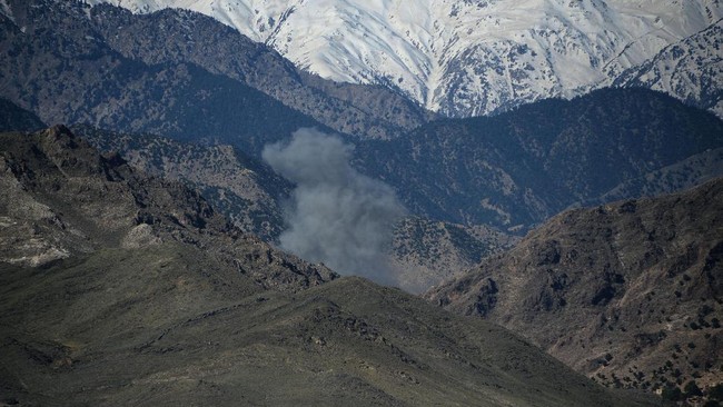 ISIS dikabarkan memenggal tiga bersaudara di Afghanistan. Ketiganya adalah petugas medis yakni dokter, ahli vaksin dan mahasiswa kedokteran.