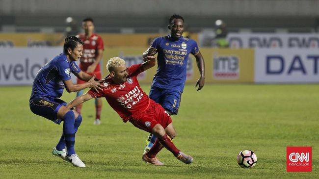 Arema dan Persib Berbagi Angka di Kanjuruhan
