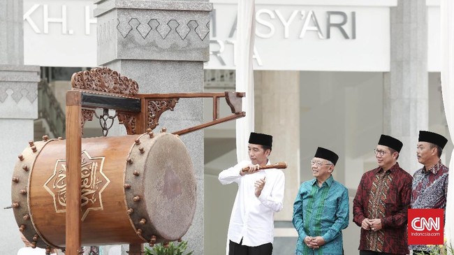 Presiden Joko Widodo meresmikan Masjid KH Hasyim Asy'ari di Daan Mogot, Jakarta, Sabtu (15/4). Masjid itu disebut jadi pilar keberagaman di DKI Jakarta.