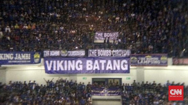 Para pendukung setia Persib, Bobotoh, siap mematuhi larangan tanpa atribut Persib. Mereka bahkan siap bertelanjang dada dukung Maung Bandung di Banjarmasin.