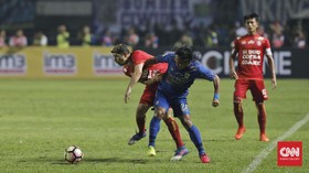 Hariono Mudik Bawa Kostum Persib