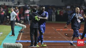 Kembali Melatih, Djanur Berharap Konsistensi Persib