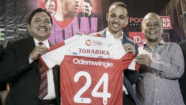 Masuk pada menit ke-61, Peter Odemwingie mencetak gol perdana bersama Madura United pada menit ke-73 ketika menghadapi Bali United di Stadion Pamekasan.