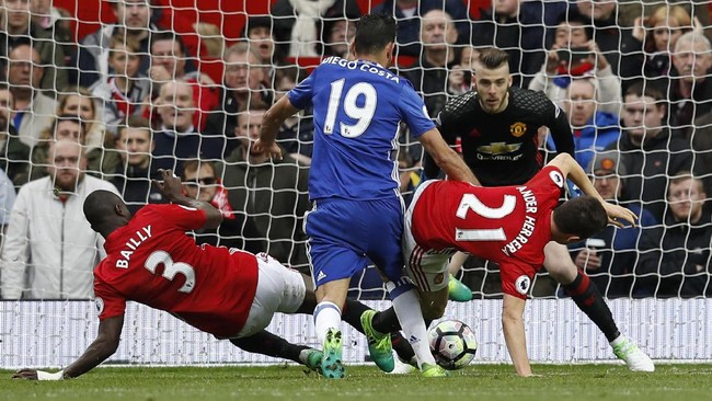 Chelsea hanya sekali kalah dalam 15 laga kandang lawan Manchester United namun musim ini mereka sudah menelan dua kekalahan kandang.