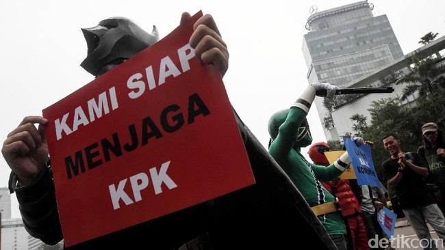 Memasuki hari ke-13 perawatan Novel Baswedan, pertumbuhan untuk mata kiri masih lambat. Sejumlah tindakan terbaik akan dilakukan.