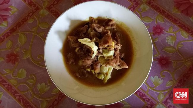 Selain daging kambing dan sapi, tongseng bisa dibuat dengan daging ayam dan tanpa santan. Berikut resep tongseng ayam tanpa santan.