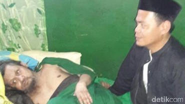 img-title Rambut 7,5 Meter Petapa Dieng Mbah Fanani Disebut Mengeluarkan Cahaya