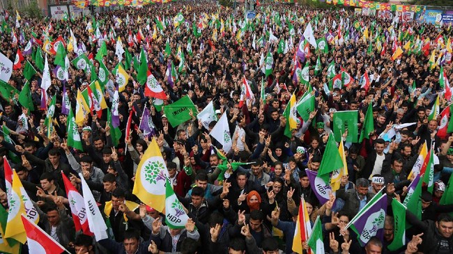 Merah dan Kuning, Dua Sisi Referendum Turki