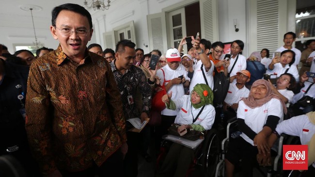 Sejak Basuki Tjahaja Purnama mendekam di Rutan Mako Brimob, suasana Balai Kota berubah. Tak ada lagi, sosok Ahok yang mendengarkan keluhan warga tiap pagi.