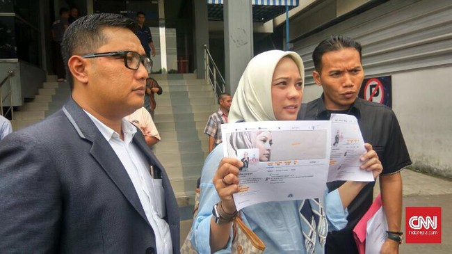 Juru bicara pasangan Anies Baswedan-Sandiaga Uno, Rachel Maryam melaporkan akun Twitter palsu yang mirip dengan akun miliknya ke Polda Metro Jaya.