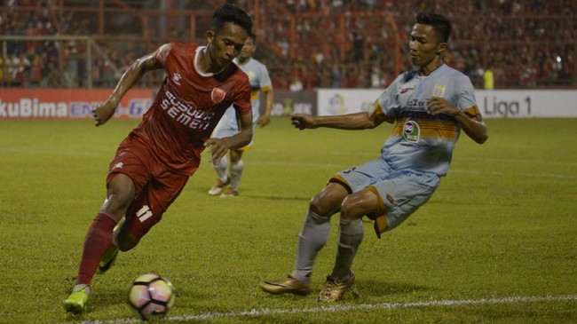 Bek Persela Lamongan Eky Taufik Febriyanto jadi salah satu pemain Liga 1 2020 yang terjun di laga tak resmi seperti tarkam.
