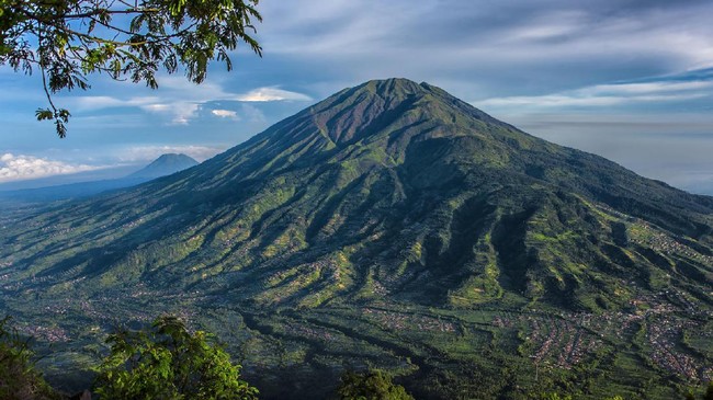 Pendaki gunung asal Selandia Baru yang hilang di Gunung Merbabu ditemukan telah meninggal, Sabtu (7/4).