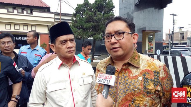 Jaksa menuntut Ahok satu tahun penjara. Fadli Zon menilai tuntutan itu terlalu kecil. Dia menyarankan Ahok dituntut lima tahun penjara.