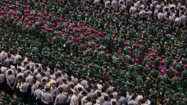 TNI akan mengirim perwira ke Densus 88 Polri untuk menjadi petugas penghubung. Sebaliknya, Polri juga akan menempatkan perwiranya di Koopsus TNI.