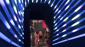 Modus Peluk dan Goda Turis, Ladyboy di Thailand Curi Kalung Rp131 Juta