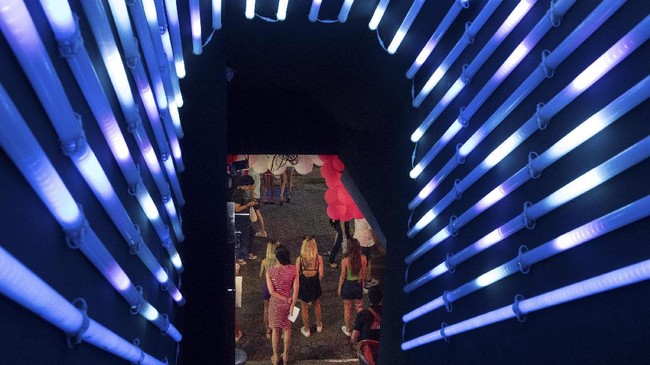 Kebakaran menghanguskan Club Nashaa, sebuah kelab dan restoran India yang populer di Walking Street Pattaya, pada Minggu (12/9)