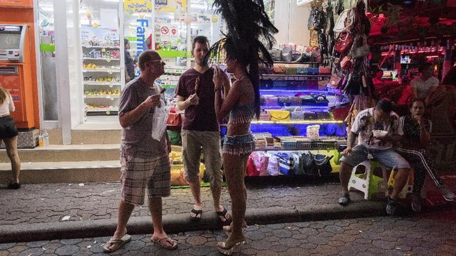 Studi ini juga mengevaluasi seberapa sering pengunjung menyuarakan kekhawatiran tentang dirampok, dicopet, atau dijambret di kota tertentu di dunia.