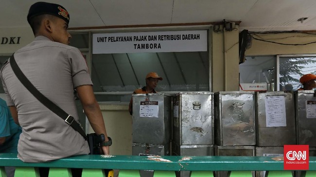 Tiga orang di antara empat pasangan calon pilgub Jabar 2018, adalah para jenderal yang akan bertarung di lumbung suara pilpres 2019.