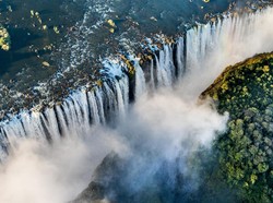 Turis Hilang Secara Misterius di Air Terjun Terbesar Afrika