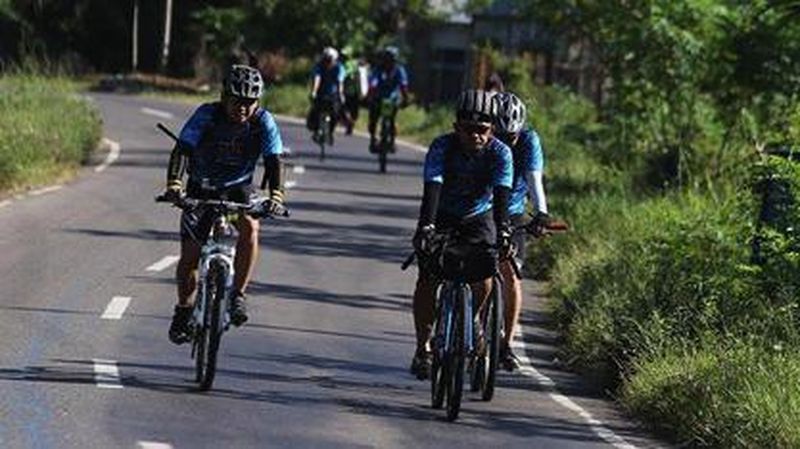 Penambahan jalur dalam acara sport tourism, Tour de Flores 2017, menyebabkan jadwal acara ini diundur.