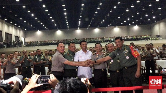 Wiranto menjelaskan tindakan tegas termasuk diberikan kepada para peserta aksi pengerahan massa.