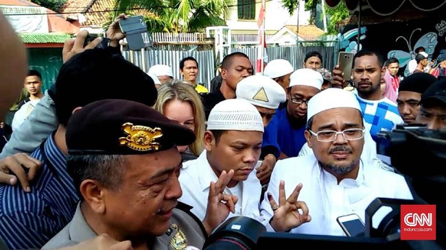 Penyidik Polda Metro Jaya akan melayangkan panggilan kedua pada Rizieq dan Firza. Jika tak hadir tanpa keterangan, maka keduanya akan dijemput paksa.