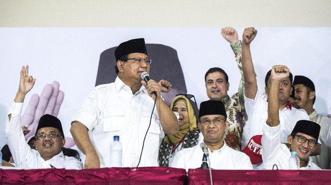 Peneliti Populi Center Rafif Pamenang Imawan menilai momentum Anies-Sandi menjadi penguasa DKI Jakarta belum tentu bisa meningkatkan elektabilitas Prabowo.
