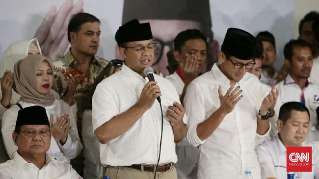 Publik kini menanti pasangan Anies-Sandi merealisasikan janji kampanyenya terkait dengan rencana penutupan Hotel Alexis.