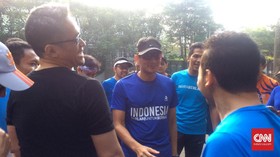 Sandiaga Joging Teriak 'Presiden Terpilih' Saat Lewat Rumah Prabowo