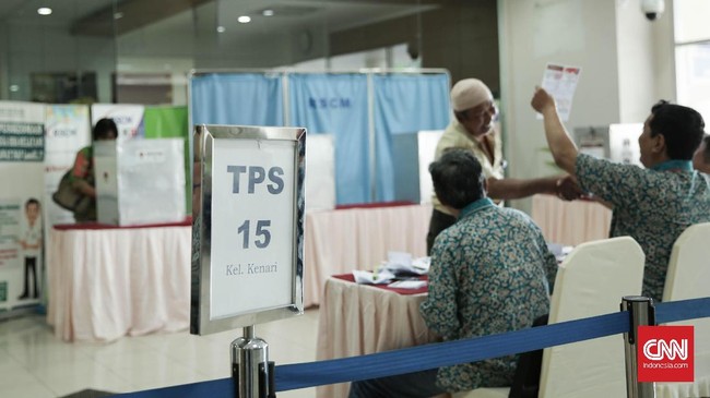 Seorang pasien dan anggota keluarga memohon agar tetap bisa memilih, namun tetap tak diizinkan panitia. Apa alasannya?