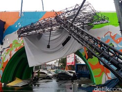 Melihat Kembali Catatan 5 Kasus Reklame Ambruk di Bandung