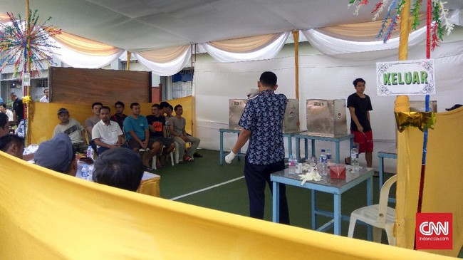 Pengguna hak suara di Rutan Salemba turun. Kebanyakan dari keluarga warga binaan enggan mengurus syarat administrasi karena khawatir atas status sosial mereka.