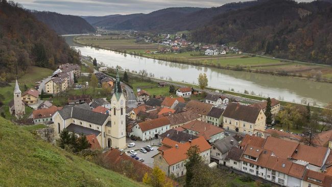Sevnica, kota kelahiran Melania Trump, kini menjadi destinasi wisata baru di Slovenia. Apa saja yang ditawarkan kota kecil di tepi Sungai Sava itu?