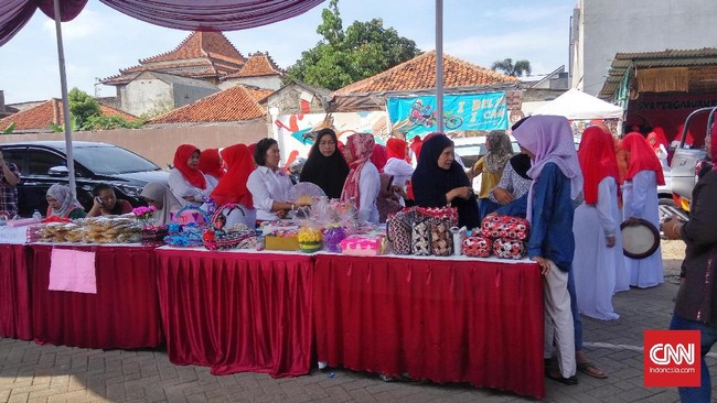 Gerakan Muslimah Memilih Pemimpin mengecek persiapan relawan Anies-Sandi di kawasan Kebagusan, Jakarta Selatan, tempat Megawati Soekarnoputri mencoblos.