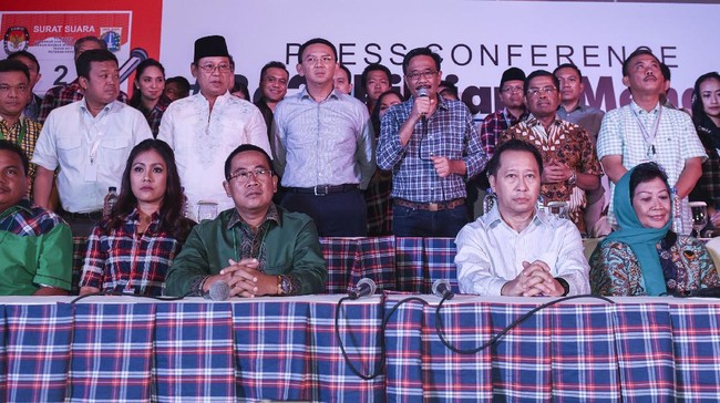 Ketua Tim Pemenangan Ahok-Djarot tak percaya selisih suara demikian besar. Mereka menduga hal ini dipengaruhi oleh intimidasi pada warga pemilih Ahok.