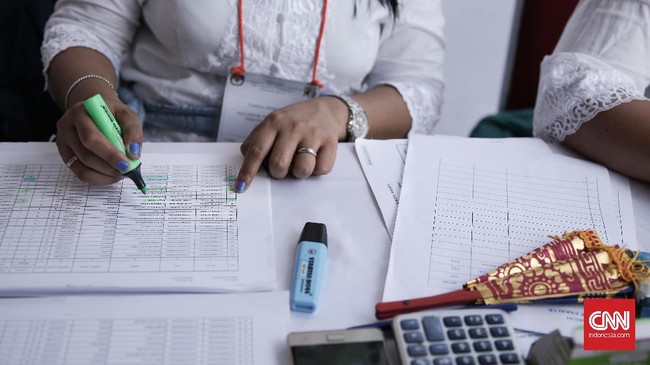Sejumlah LSM yang tergabung dalam Koalisi Masyarakat Sipil menemukan 708 kesalahan dalam proses rekapitulasi KPU. Kesalahan itu merugikan paslon 01 dan 02.