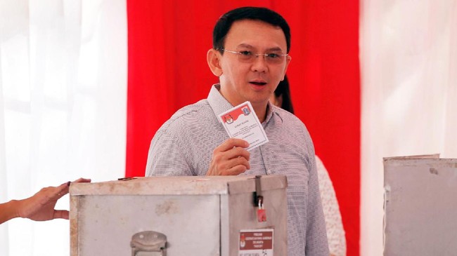 Calon gubernur petahana DKI Basuki Tjahaja Purnama merasa harus meninggalkan simbol kotak-kotak yang menjadi ciri khasnya jelang berakhirnya pilkada.