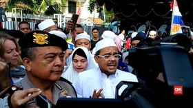 Polisi Pertimbangkan Cabut Paspor Rizieq Shihab