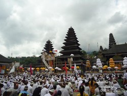 Sejarah, Makna, dan Keindahan Arsitektur Pura Terbesar di Bali