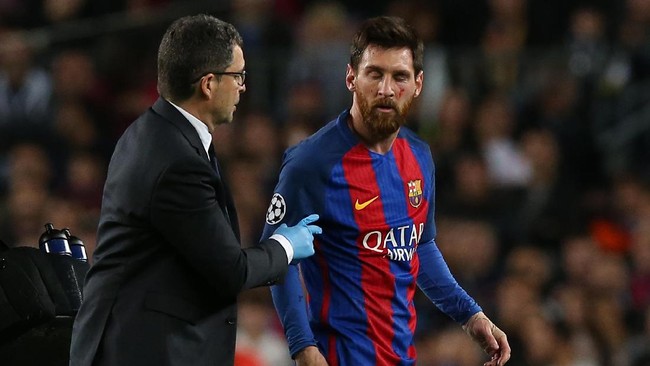 Barcelona dibuat frustrasi oleh lini pertahanan Juventus. Bahkan Lionel Messi sempat berdarah menghadapi solidnya permainan Juventus saat bertahan.