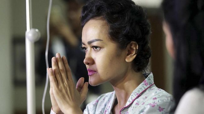 Kondisi Julia Perez semakin menurun hari ini, Jumat (21/4). Pihak keluarga pun hanya bisa pasrah, berdoa dan meminta maaf kepada masyarakat.