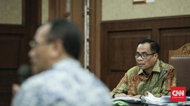 Johanes Richard Tanjaya mengungkapkan pertemuan di Hotel Sultan, Jakarta bersama dua terdakwa e-KTP. 