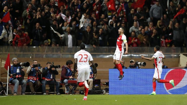 AS Monaco berhasil menjadi klub Perancis pertama yang melangkah ke semifinal Liga Champions sebelum Olympique Lyon melakukannya di musim 2009-2010.