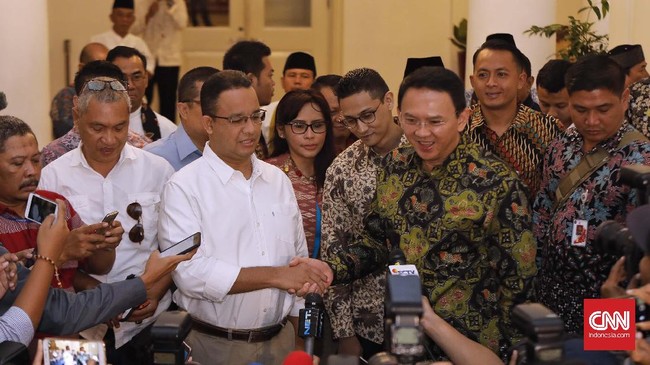 Kedua pasangan calon Gubernur DKI Jakarta ini melalui media sosial kompak mengucapkan terima kasih kepada Warga Jakarta.