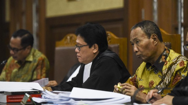 Aliran dana proyek e-KTP bukan hanya mengalir ke perusahaan yang masuk dalam konsorsium, namun juga perusahaan di luar konsorsium.