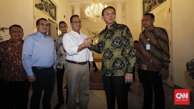 Anies mengatakan helikopter dipinjamkan oleh Erwin Aksa agar bisa memburu waktu pertemuan dengan Ahok di Balai Kota, kemarin pagi.