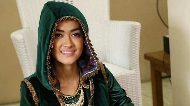 Julia Perez pernah dinyatakan sembuh dari kanker serviks pada awal 2015 silam. Akan tetapi, kondisinya terus menurun dalam beberapa bulan terakhir.