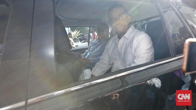 Anies Baswedan berjanji tetap memegang komitmennya untuk menutup tempat yang menyelenggarakan praktik prostitusi di ibu kota, termasuk Hotel Alexis.