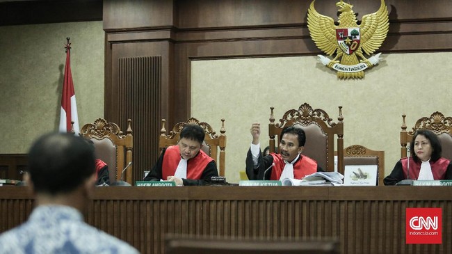 Mantan Direktur PT LEN Industri Wahyudin Bagenda mengklaim aliran dana Rp2 miliar merupakan dana pemasaran dari perusahaannya. 